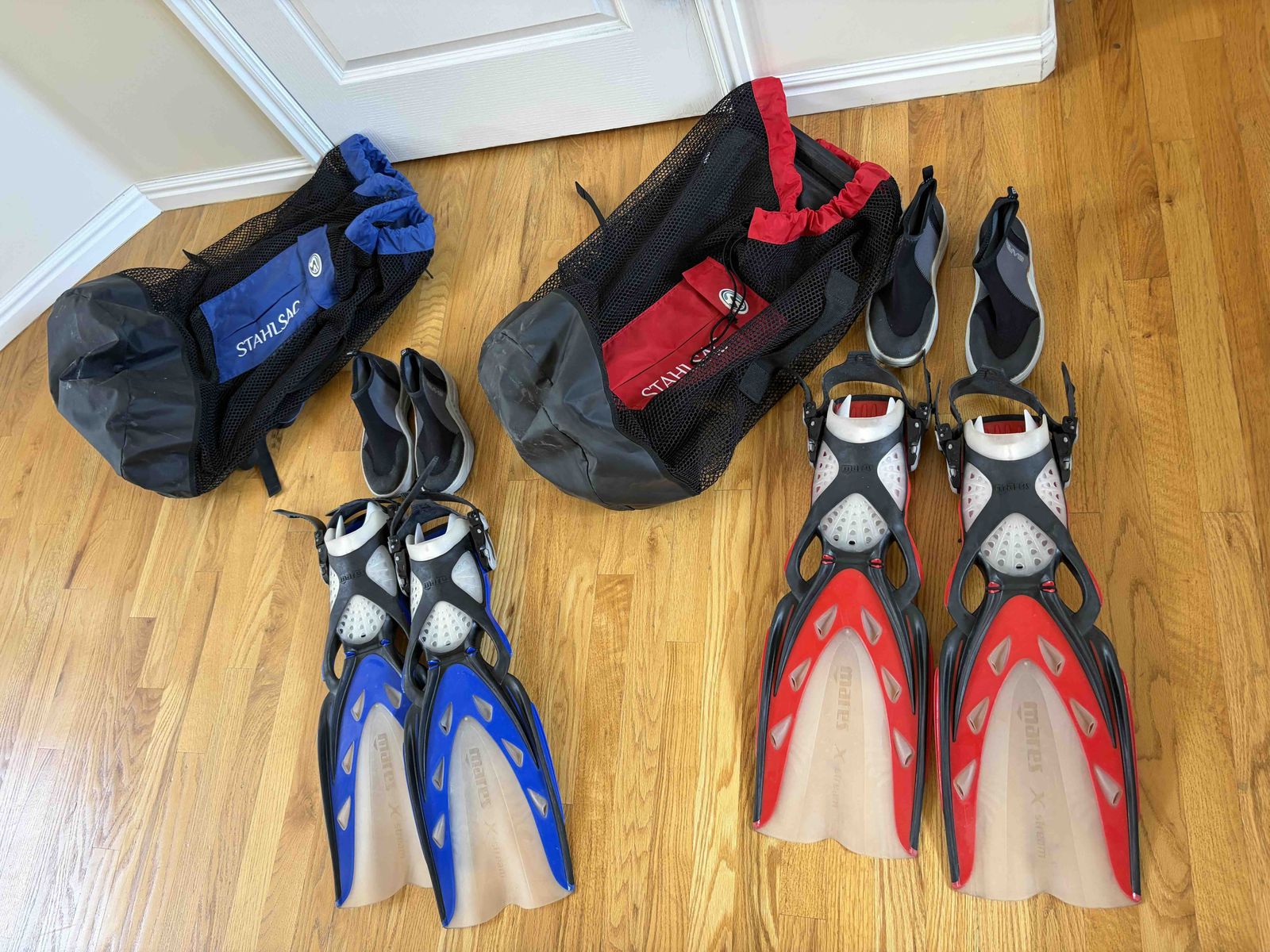 Snorkeling/SCUBA fins 2 kits - 2 -a red and a blue pair (All)