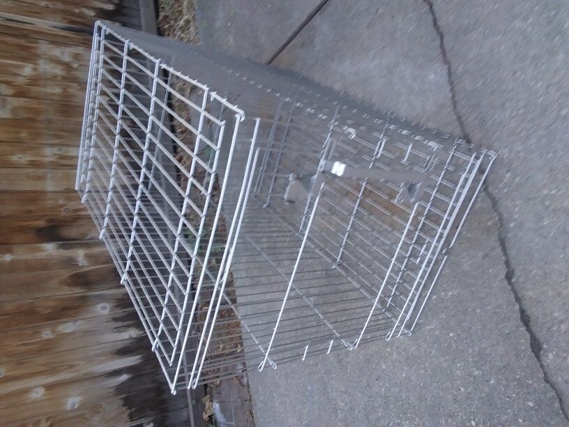 MED/LRG CRITTER CAGE or PET KENNEL