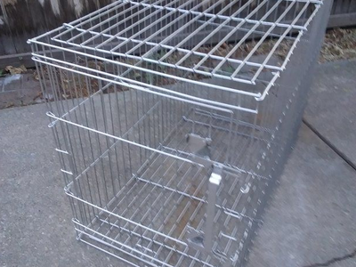 MED/LRG CRITTER CAGE or PET KENNEL