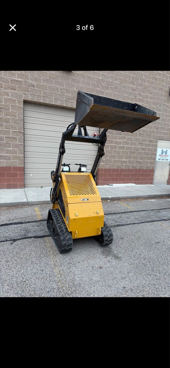 Mini skid steer