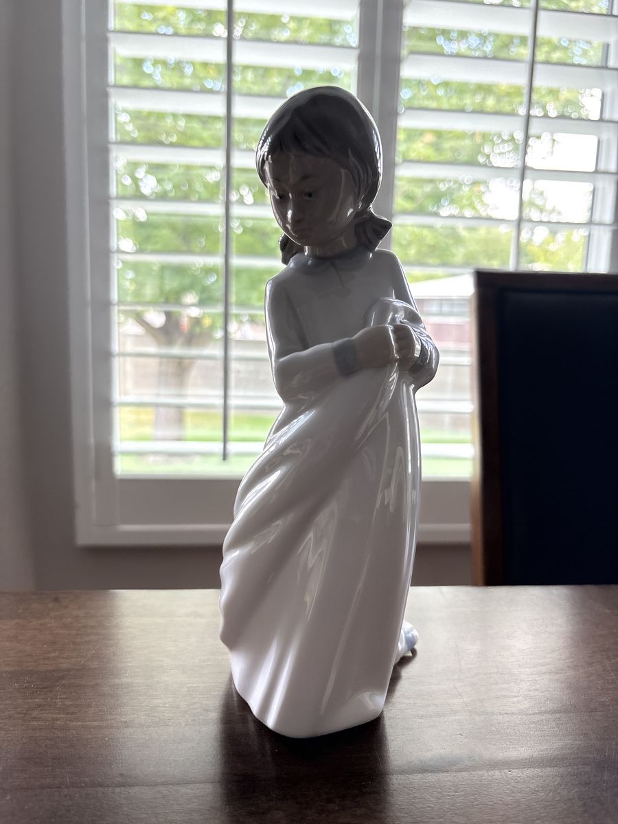 DAO statue vintage