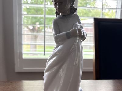 DAO statue vintage