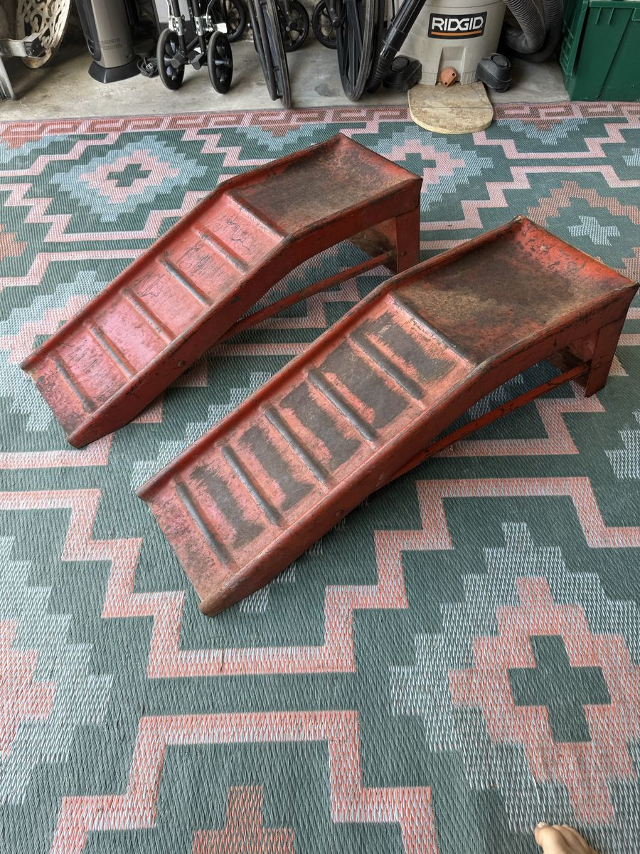 Set of Heavy Duty Vehicle Service Ramps Steel Red Car Ramps