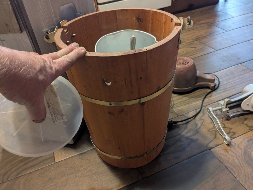 Huge 6qt  ice cream maker churn electric hand