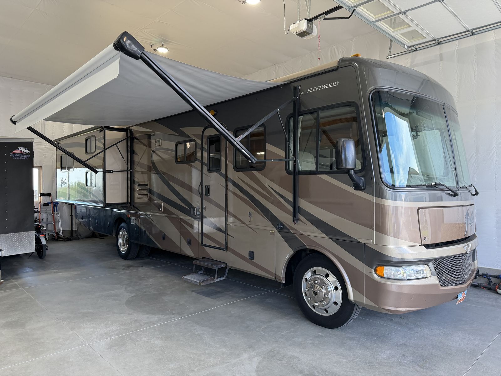 2007 Fleetwood Fiesta 34N with Bunks