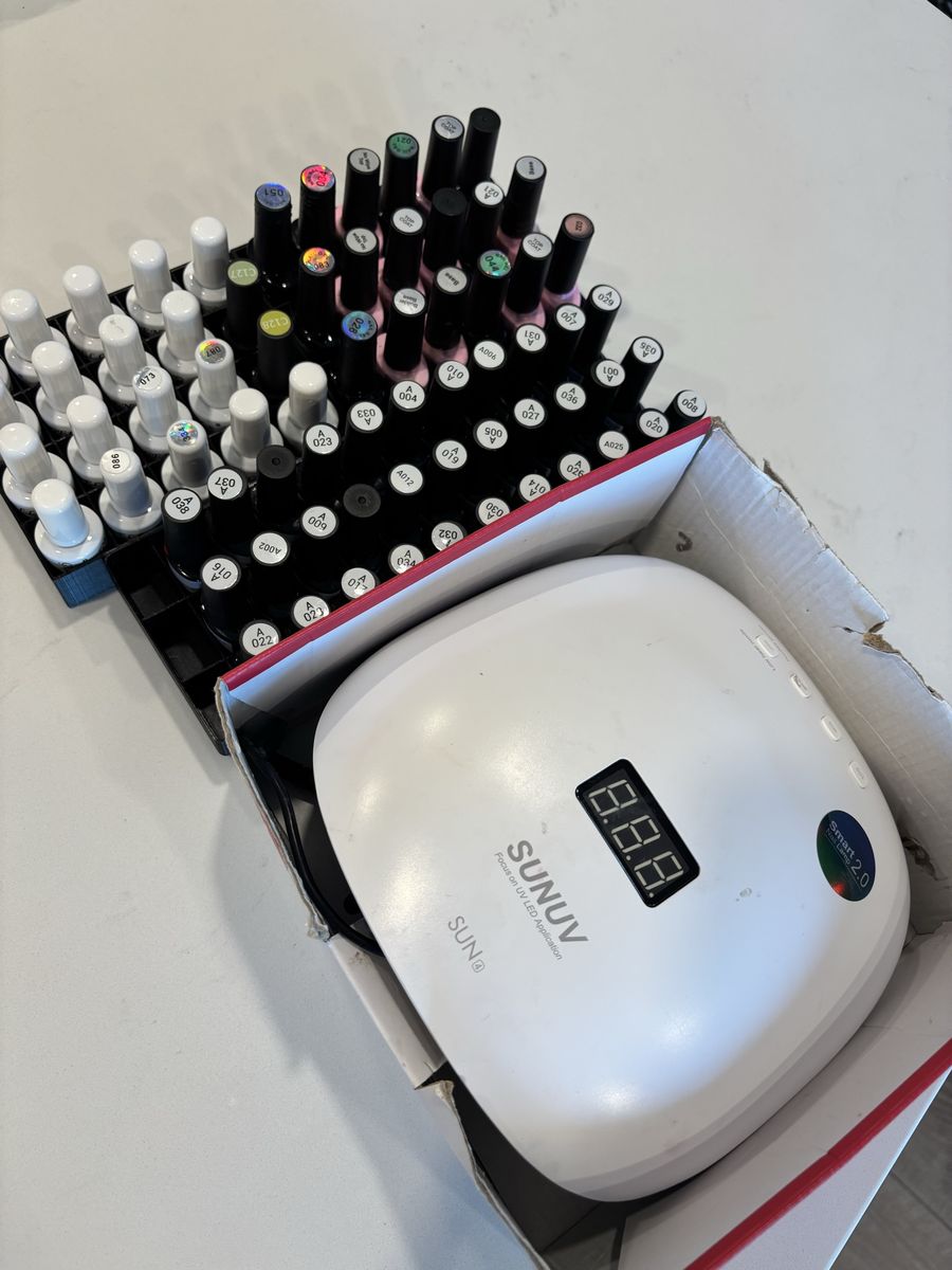 Gel Nail Polishes and UV Nail Lamp