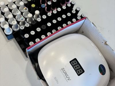 Gel Nail Polishes and UV Nail Lamp