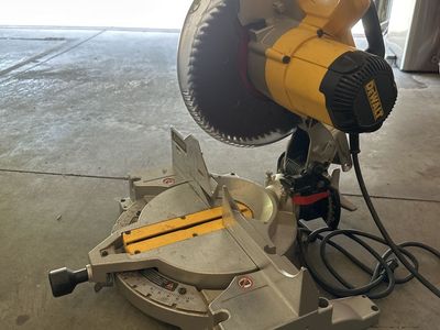 DEWALT DWS779 12-inch Double Bevel Sliding Compound Miter Saw