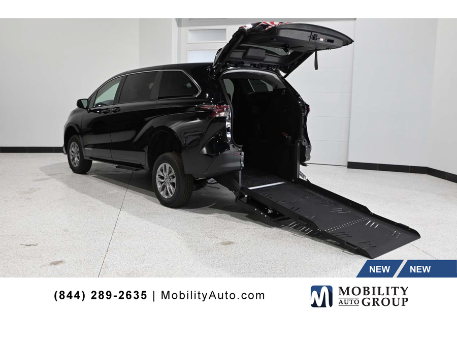 2026 Toyota Sienna LE 8-Passenger