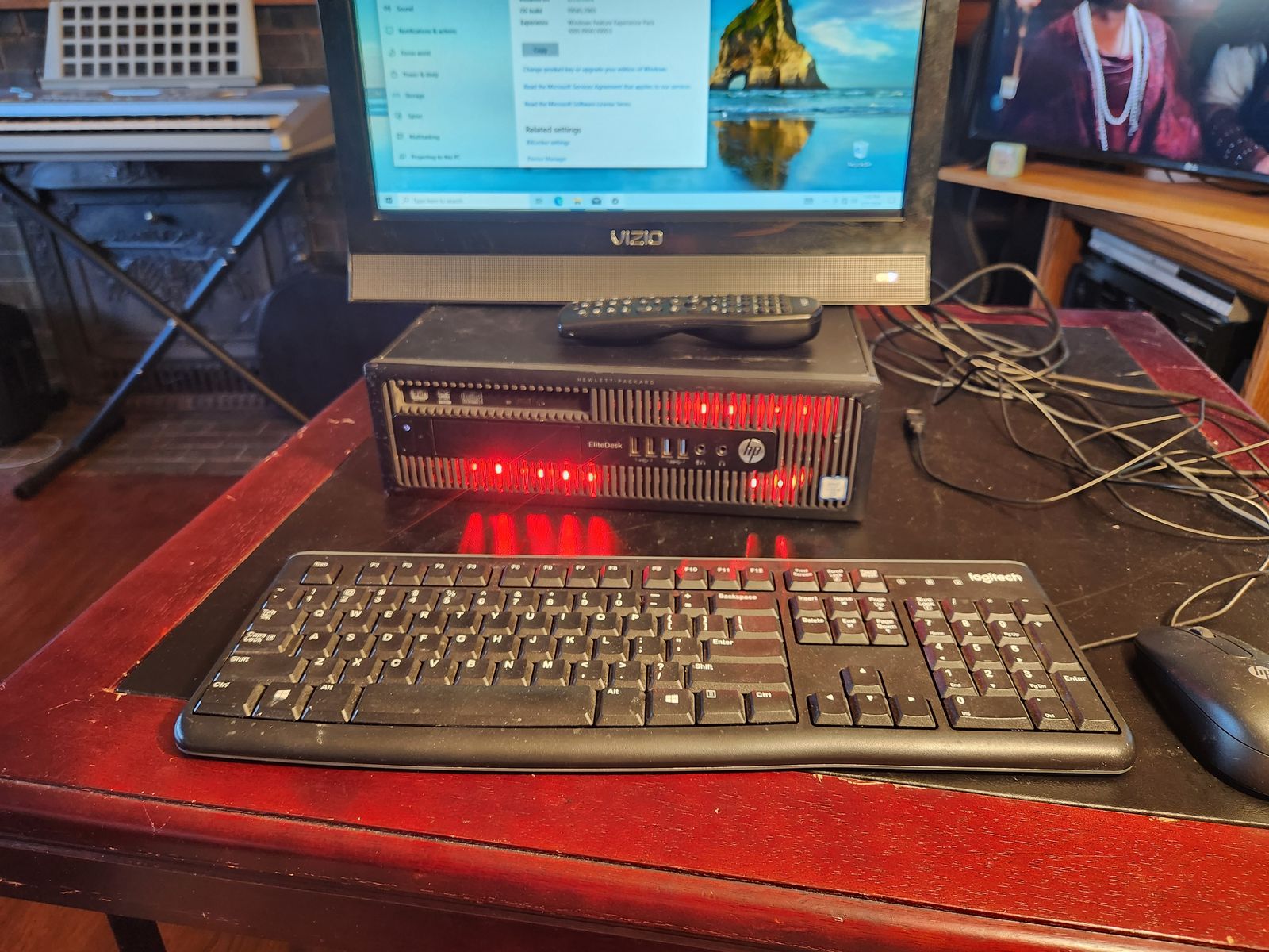 Complete computer package; HP Elitedesk desktop, 8 GB RAM, 240 GB hard drive, 19" Vizeo HD tv, keyboard, and mouse.
