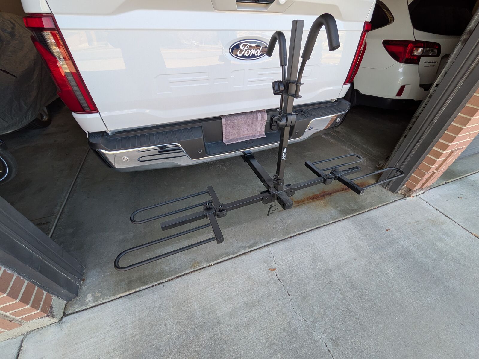 New Apex 2" hitch mount bike rack for 1-2 bikes and like new KHS Urban Bike