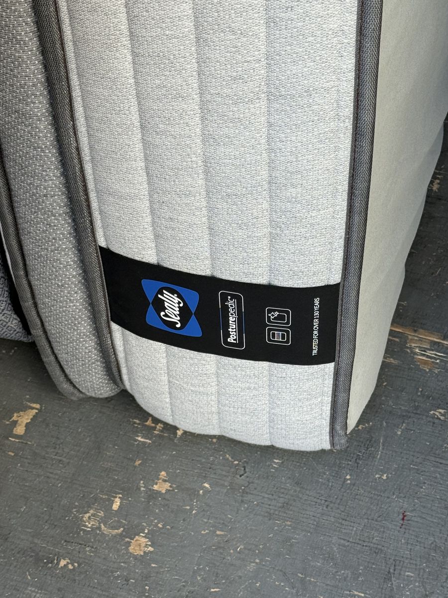 Sealy Posturepedic Queen Mattress & Box Springs