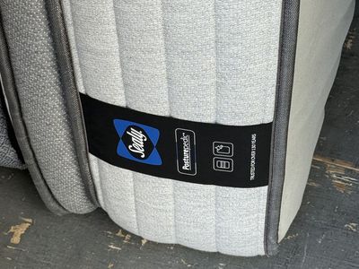 Sealy Posturepedic Queen Mattress & Box Springs