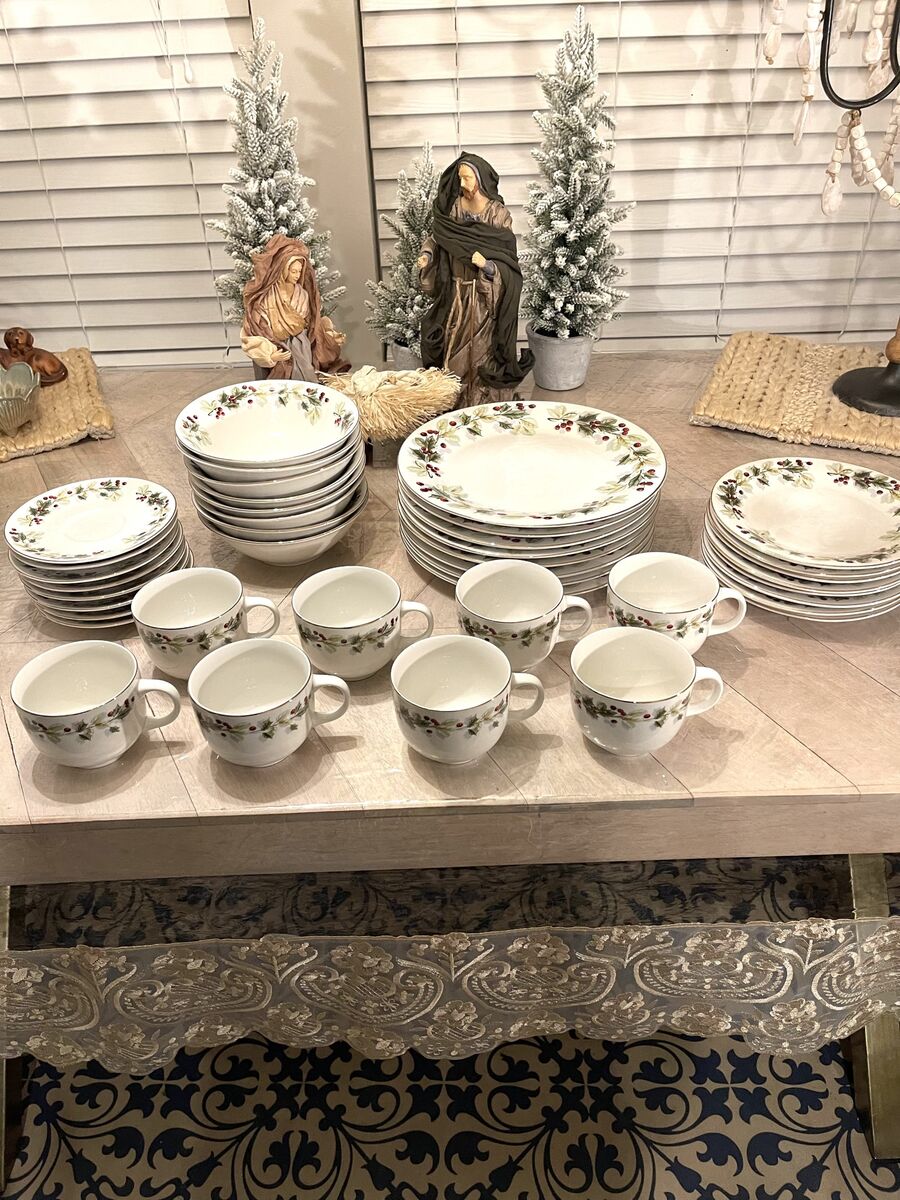 NEW Christmas Stoneware Dinner Set - service for 8 - Brand: Home