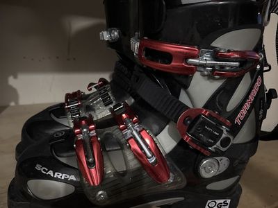Scarpa size 6 ski boots