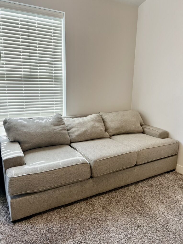 Beige/cream Couch Set!