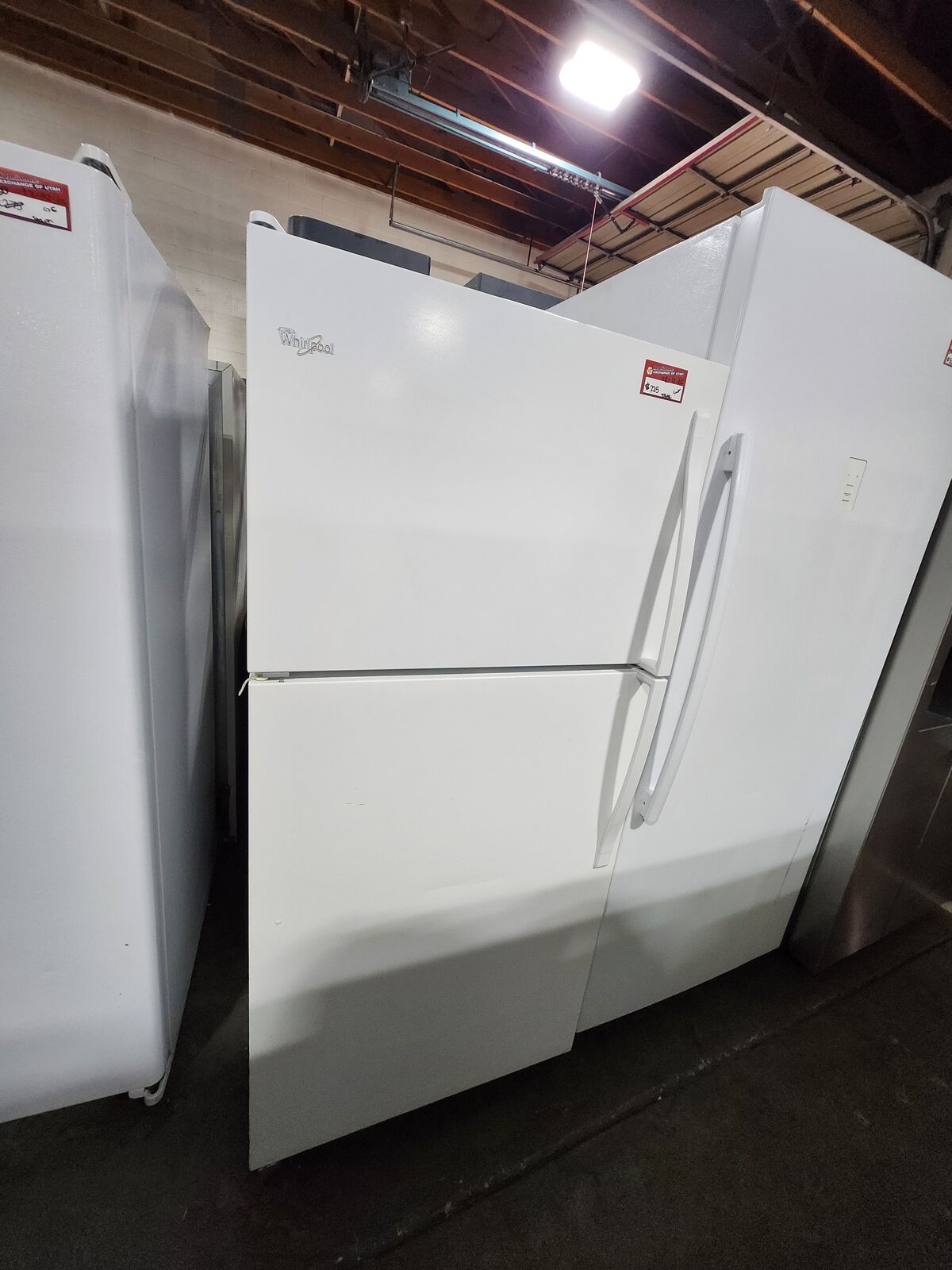NICE WHIRLPOOL TOP AND BOTTOM FRIDGE! W-WARRANTY