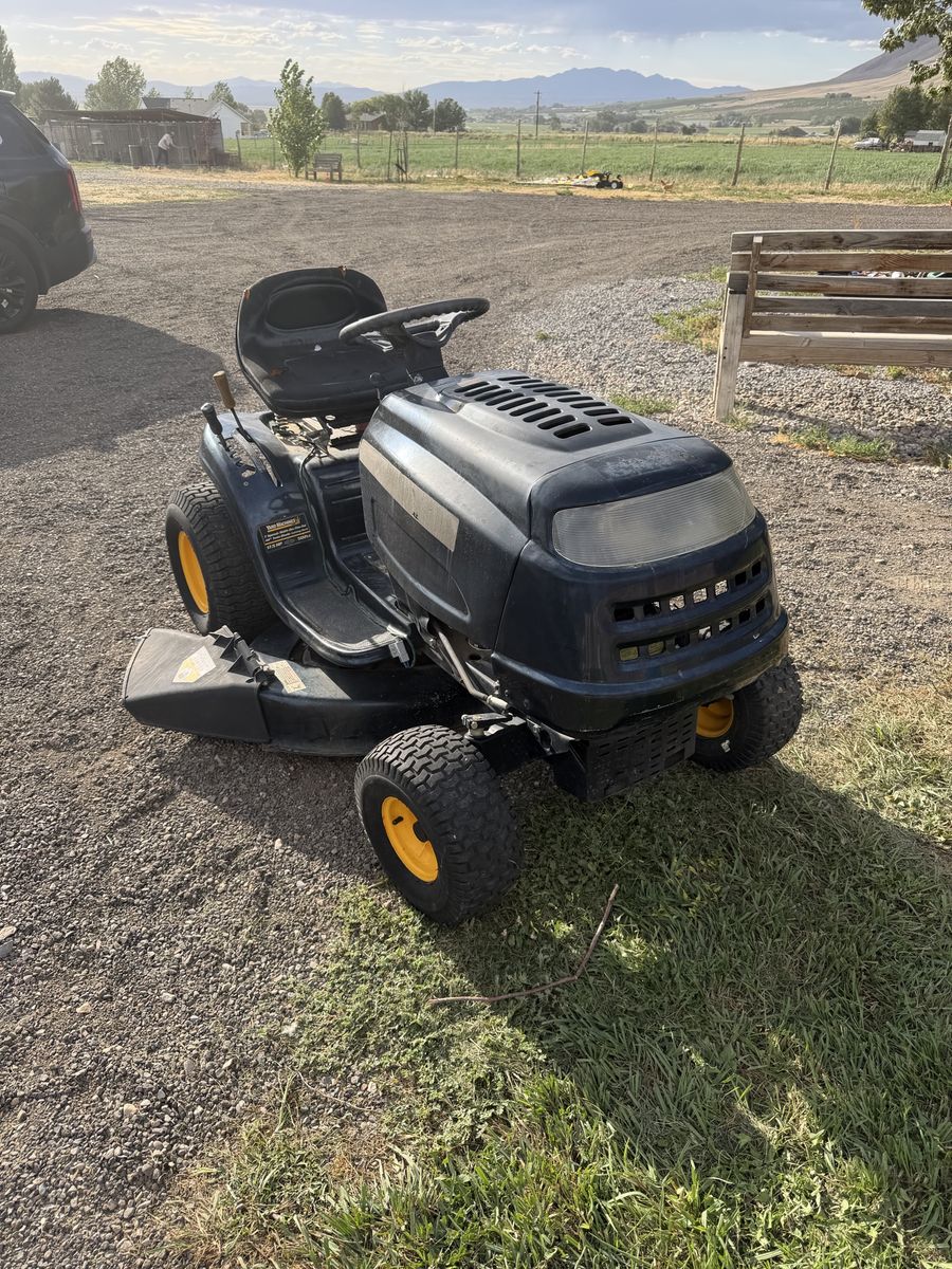 Riding Lawnmower 