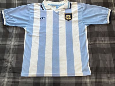 Official Vintage 1999/2000 Argentina Reebok Soccer Jersey (Size Medium)