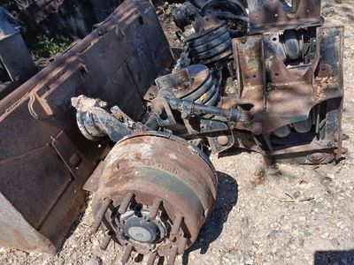 Tag axle for dump truck