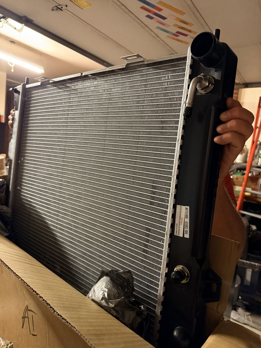 NEW Duralast B1396 Radiator – Jeep Grand Cherokee 4.0L