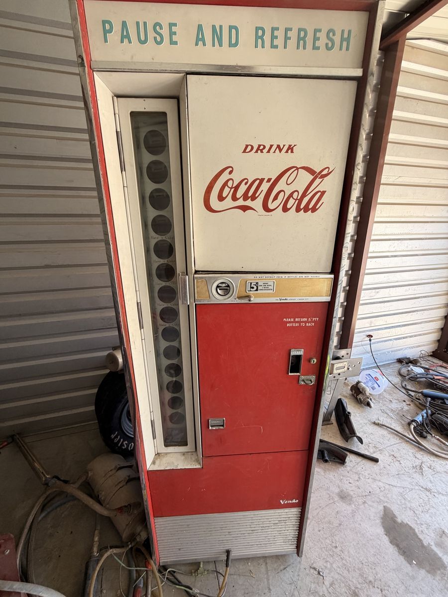 1960 Coca Cola vending machine 