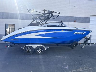 2025 Yamaha Boats 255XD