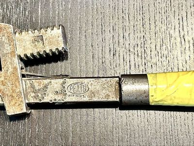 Vintage PEXTO 12" Pipe Wrench USA