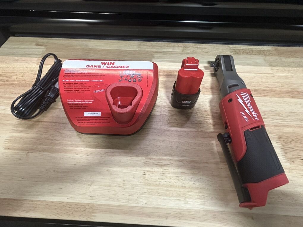 MILWAUKEE M12 3/8 RATCHET
