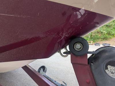 2004 Malibu Wakesetter LSV 23' wake boat. 8.1 liter big block and surf tabs