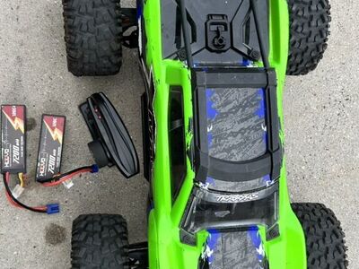 Like New Traxxas Xmaxx 8S Monster Truck With Batt