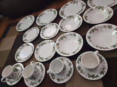 20 piece Gibson brand Holiday china