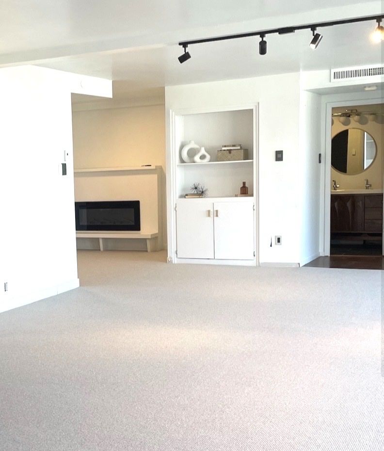 1,500 sq ft White wool brand new carpet-pick up 515 S 1000 E SLC