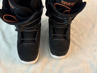 Snowboard boots