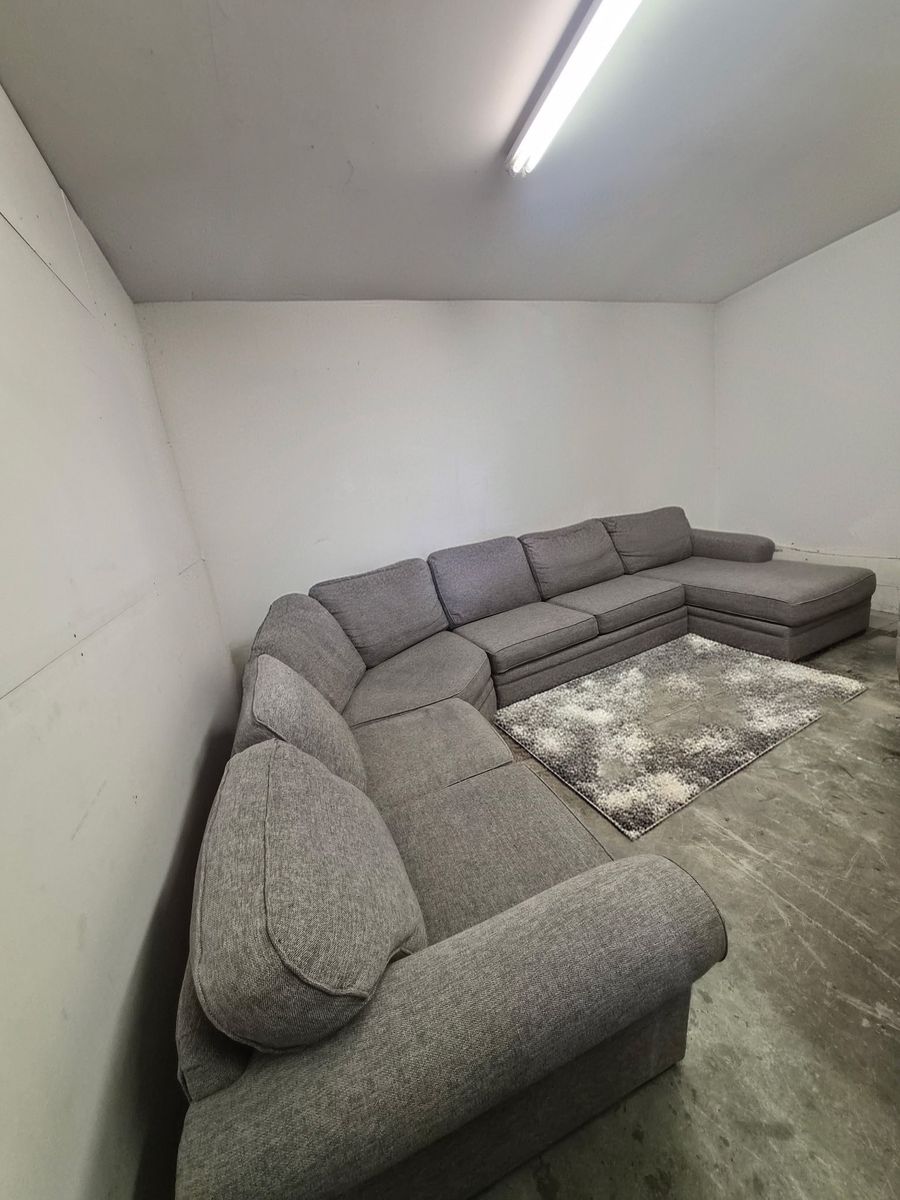 Large Gray Sectional -CAN DELIVER ‼️