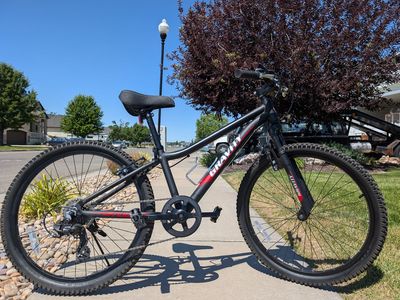 like new really nice 24" Youth Gravity Mountain bike