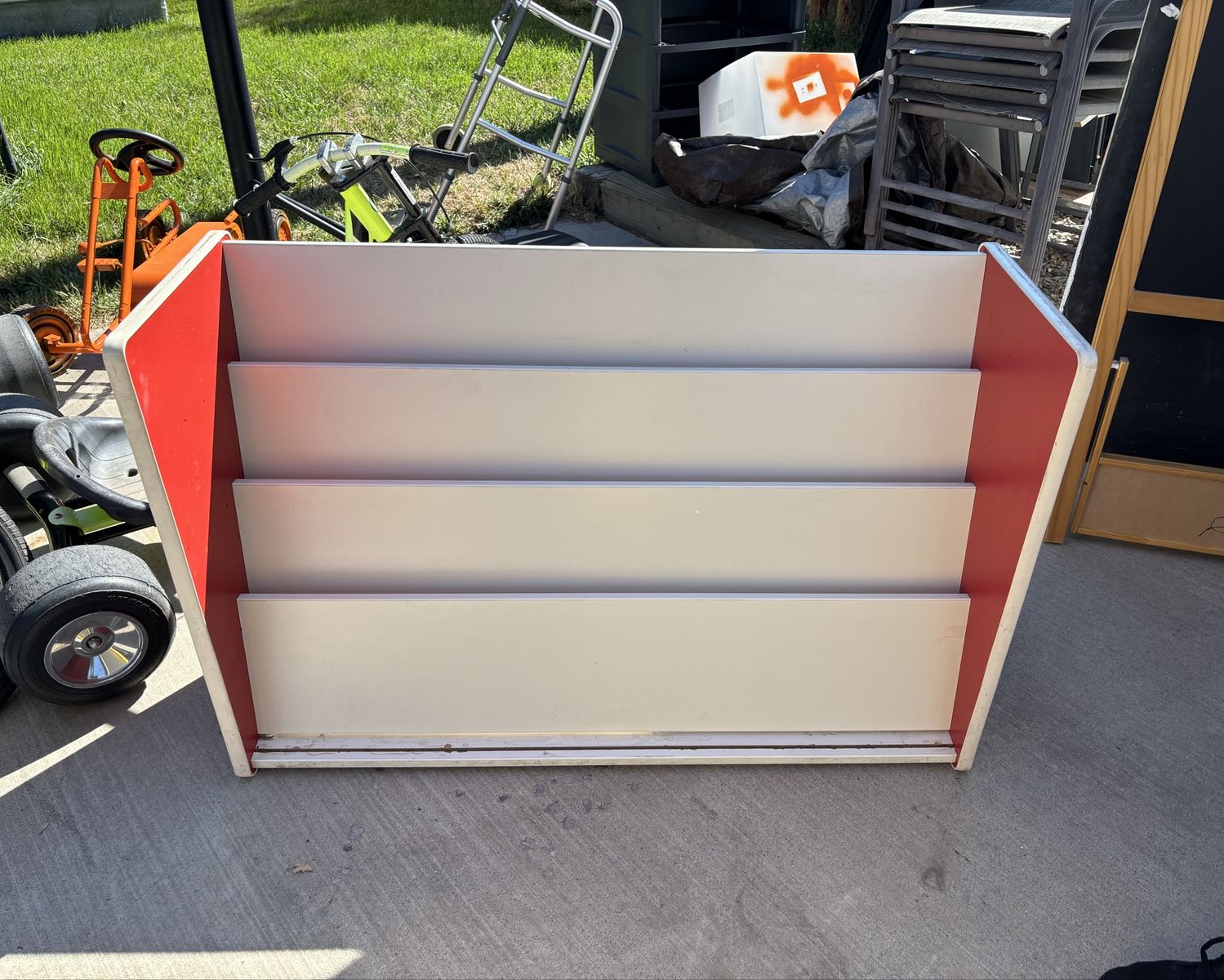 Kids Low-Profile Book Display Shelf - White & Red 4-Tier Storage