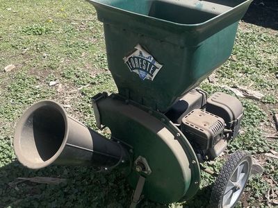Wood chipper/leaf grinder