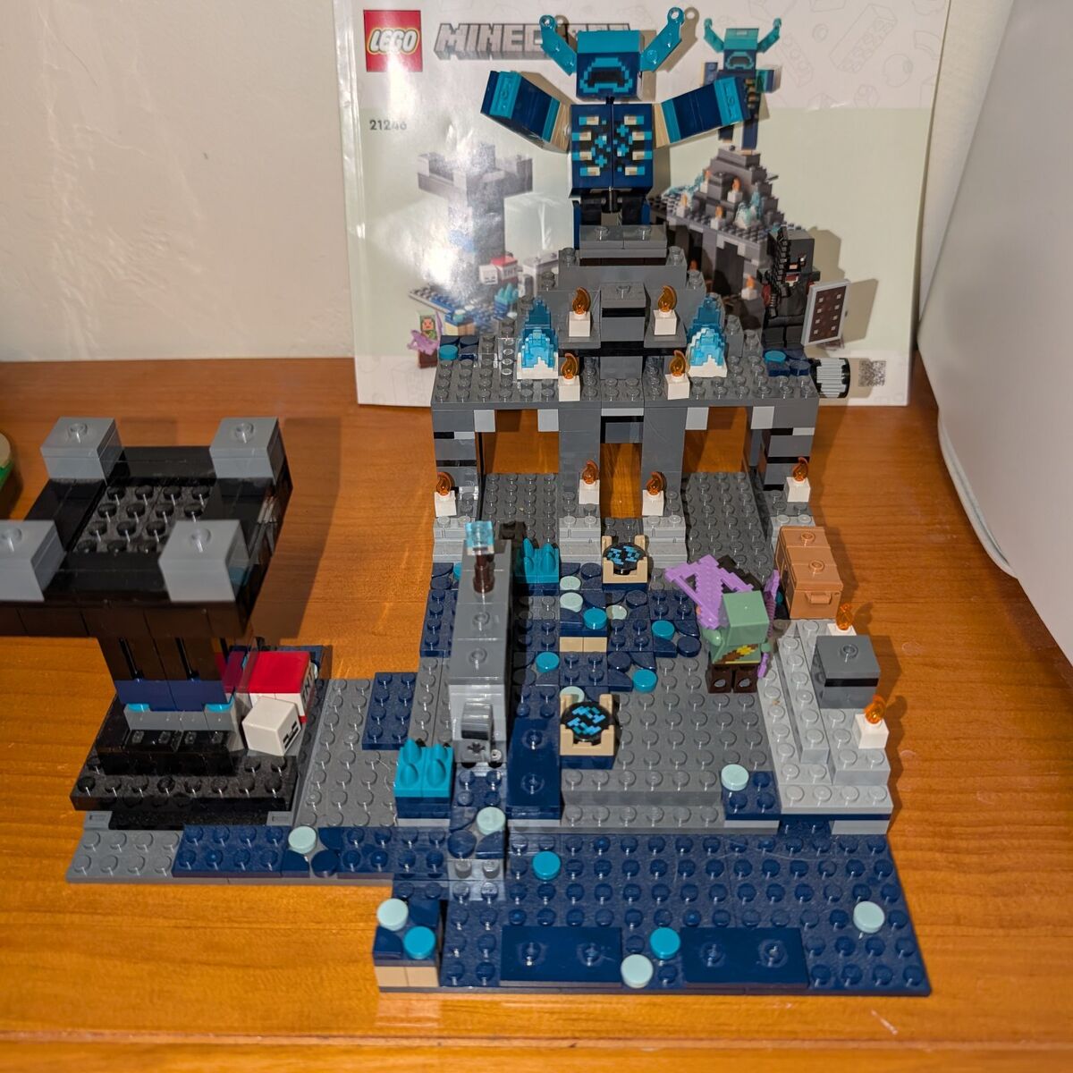 LEGO Minecraft deep dark battle 21246