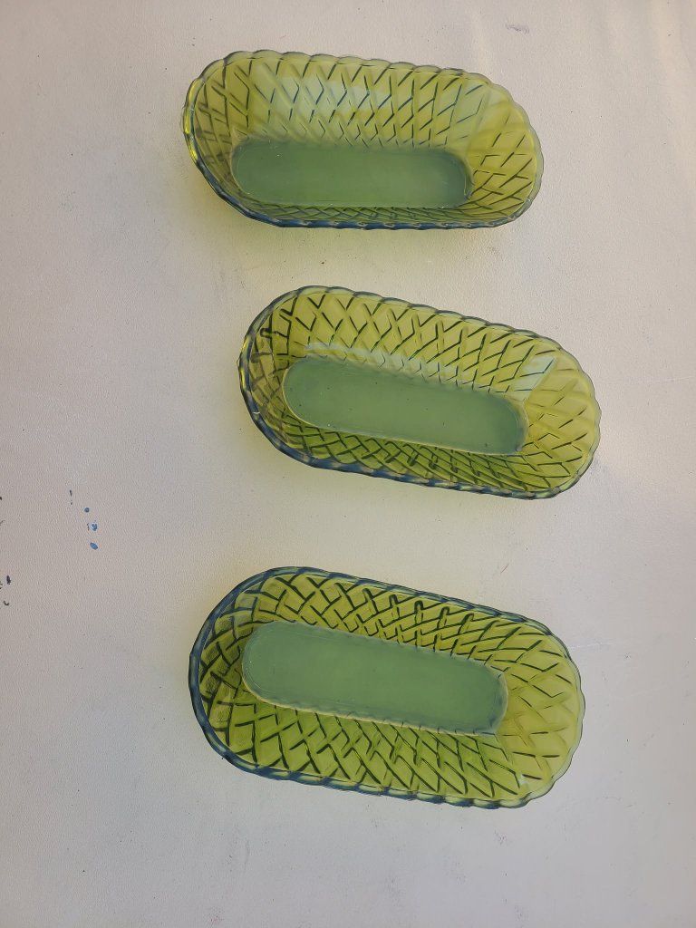 Indiana Glass Oval Oblong Celery Dish Avocado Gree