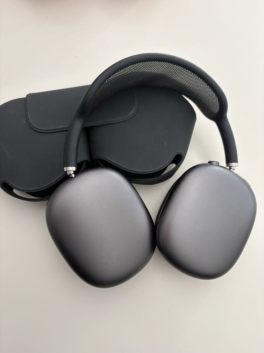 Apple AirPods Max Wireless Over-Ear Headphones - Space Gray with Case