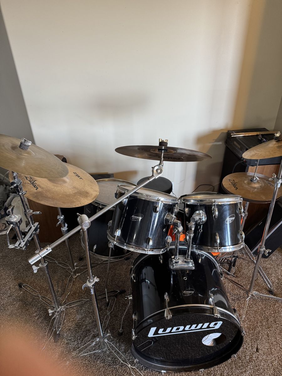 Ludwig Accent Combo 6-Piece Drum Set with Zildjian Cymbals & Extra Hardware