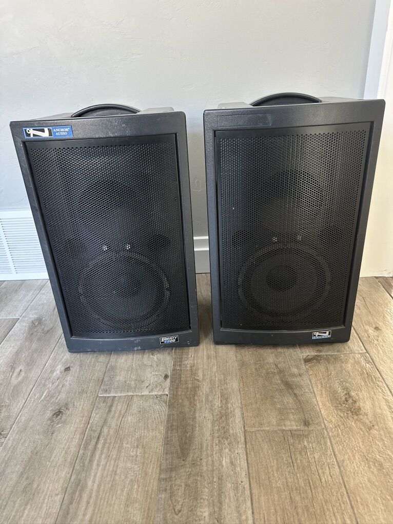 Liberty Mpb-4500 Speakers And Stand