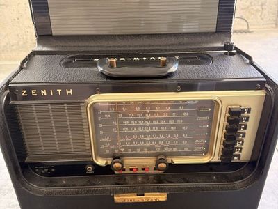 Vintage Zenith Trans-Oceanic Shortwave Radio