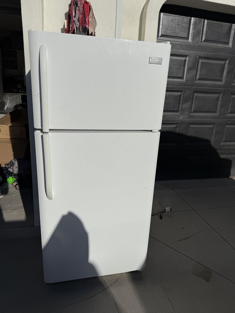 Frigidaire 18.1 cubic ft freezer fridge combo