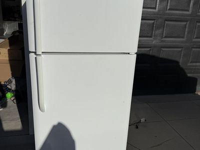 Frigidaire 18.1 cubic ft freezer fridge combo
