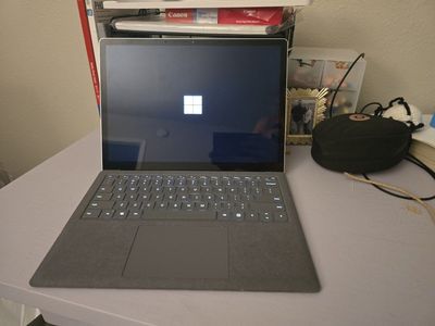 Microsoft Surface Laptop 3 - Intel i5-1035G7, 8GB RAM, 128GB SSD, Windows 11 Home