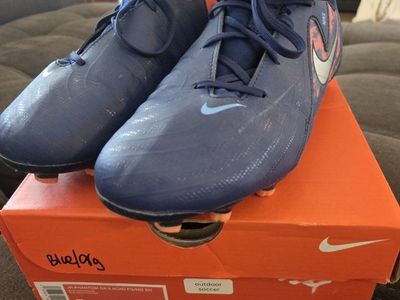 Soccer Cleats - Nike Kids' Jr Phantom GX II Academy Size 5Y