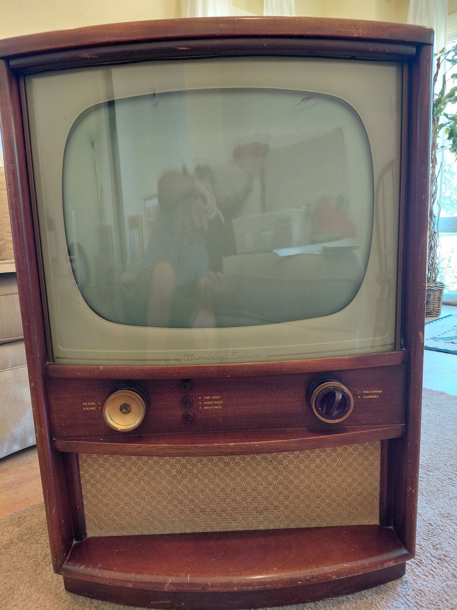 1954 Vintage Stromberg-Carlson Broadview II 21" Bow-Front Television Console – Mahogany
