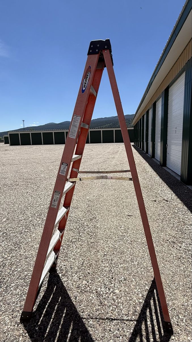 Werner 8 ft. Fiberglass Type IA 300 lb. Capacity & and a rolling Sheetrock cart